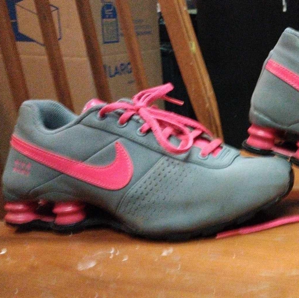 Women's Nike Shox Size 6 Youth